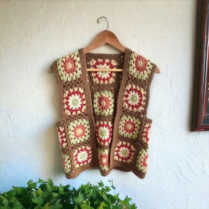 Chaleco de patchwork de crochet: chaleco bohemio unisex con diseño de abuela y cuadrados con efecto rayos de sol