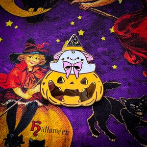 Ghost O&#39; Lantern Hard Enamel Pin | Kawaii Vintage Inspired Halloween Jackolantern and Ghost Pin