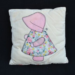 Vintage Sunbonnet Sue Pillow