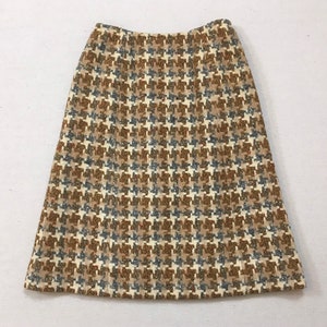 1960&#39;s, A-line skirt in browns, gray and cream houndstooth with flecks of red