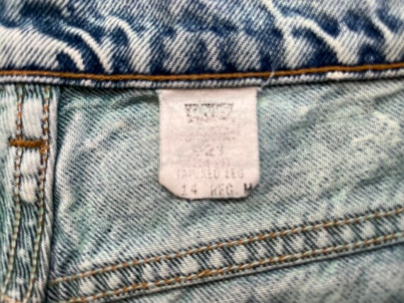 Vintage Levi's Cut-off Denim Shorts - W29 L2