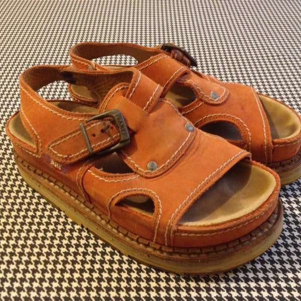 1990's, flat, lug sole, sandals, in pumpkin leather, by ART, EU size 38, US Women's size 7.5, Men's size 5.5