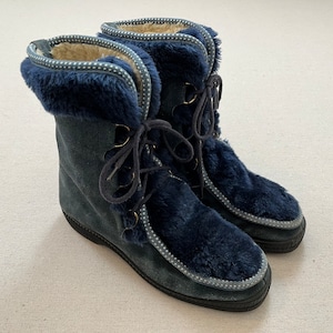 1970&#39;s, Italian, faux fur trimmed, suede, mountain boots in blues by Razzberry, Women&#39;s size 10