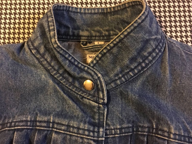 Women\u2019s size Large pleated front stub collar 1980\u2019s denim jacket