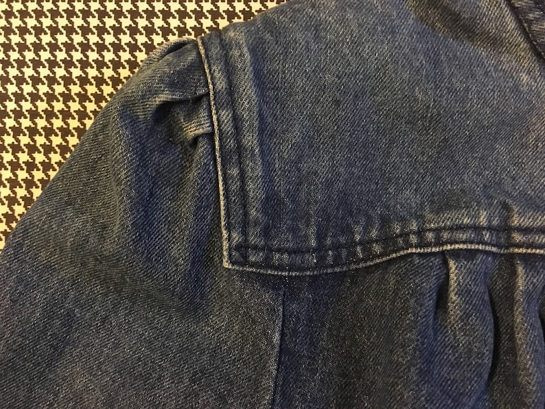 Women\u2019s size Large pleated front stub collar 1980\u2019s denim jacket