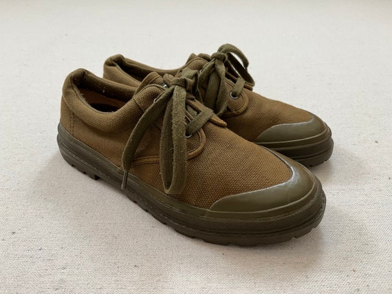 Army green cheap color shoes
