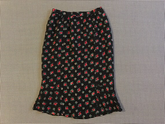 1960's Ruffle Bottom Pencil Skirt in Black With Red | Etsy