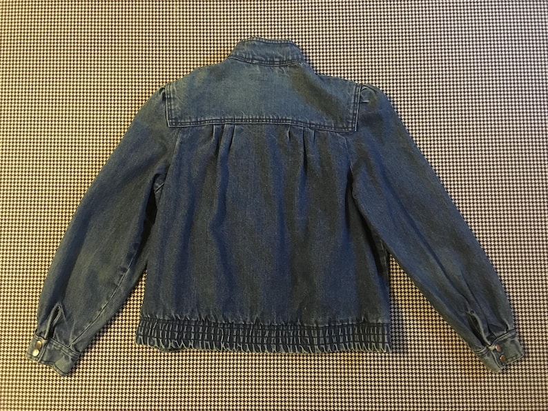 Women\u2019s size Large pleated front stub collar 1980\u2019s denim jacket