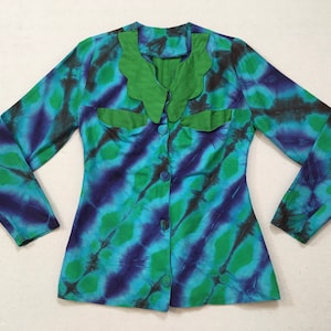 Scalloped collar, tailored waist, button front, blouse, in blues and green with black