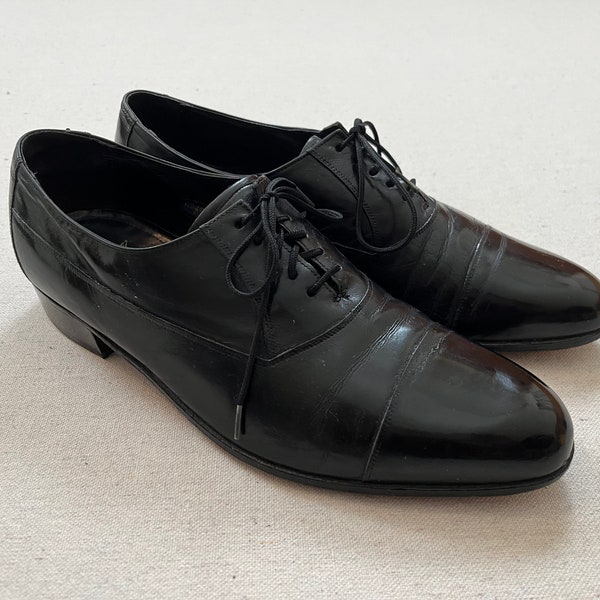 1980's, leather, low heel, cap toe, oxfords in black by Florsheim, Men's size 8.5 D