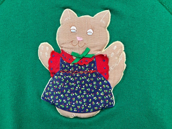 1980's, sweatshirt in green, with puffy cat in bl… - image 2