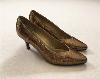 1990's, leather, pump heels, in metallic bronze, snakeskin design, by Life Stride, Women's size 7.5M