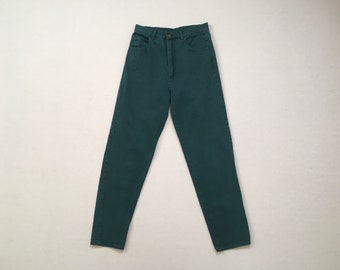 Années 1990, taille haute, jeans jambes effilés, en vert foncé