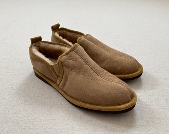 1980's, sheepskin slippers in tan, Men's size 8M by Norm Thoompson
