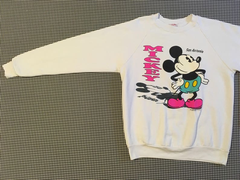 Mickey Mouse \u201cSan Antonio,\u201d sweatshirt in white 1980/'s Women/'s size Large