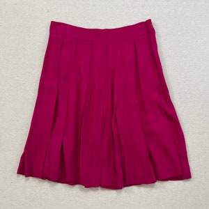 Jaren 90, rayon, geplooide minirok in magenta