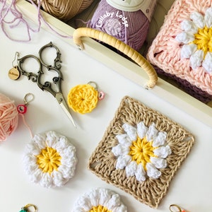 Easy Daisy Granny Square Pattern with Video Tutorial, Crochet Granny Square Design, digital download...