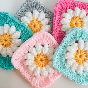 Granny Square Pattern - Ditsy Daisy Granny Squares - PDF Crochet pattern with photo tutorial - Digital download...