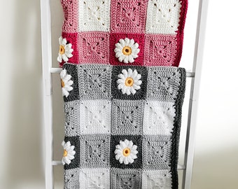 PDF PATTERN -  Make this pretty Gingham & Daisies crochet granny squares baby blanket - Flower motifs - Instant digital download...