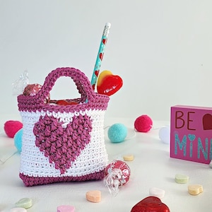 Crochet Treat Bag Pattern, Valentine's Day Treat Bags for Kids, Valentine Crochet Pattern, 18 Doll Bag Pattern, Crochet Gift for Classmates image 1