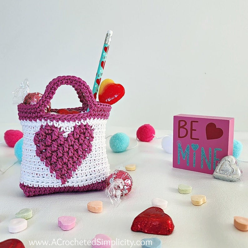 Crochet Treat Bag Pattern, Valentine's Day Treat Bags for Kids, Valentine Crochet Pattern, 18 Doll Bag Pattern, Crochet Gift for Classmates image 1