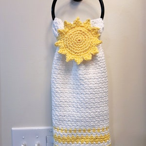 Crochet Towel Pattern, Hello Sunshine Hand Towel, Crochet Hand Towel Pattern, Keyhole Towel, Stay Put Towel Pattern, INSTANT DOWNLOAD PDF