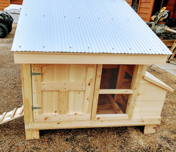 small chicken hutch