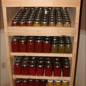 Stand Alone Canning Pantry Cabinet Plans Using Pallets or Standard Lumber imagem 1