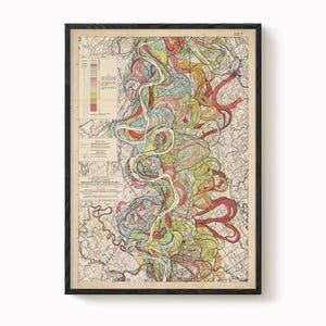 Peut inclure: Impression d'une carte vintage encadrée représentant un système fluvial abstrait et coloré. La carte utilise une variété de couleurs, dont le rouge, le vert, le jaune et le bleu, pour mettre en évidence différentes caractéristiques. La carte est encadrée dans un cadre en bois noir.