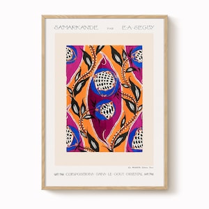 Könnte beinhalten: Gerahmter Kunstdruck mit einem lebendigen, abstrakten Design. Das Kunstwerk zeigt ein zentrales Muster stilisierter floraler Elemente in Orange-, Lila- und Blautönen mit schwarzen Blattakzenten. Der Text "SAMARCANDE" und "E.A. SEGUY" befindet sich oben.