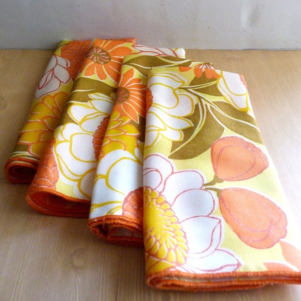 4 Vintage Cloth Fabric Napkins 1960s/ 1970s Bright Floral Pattern