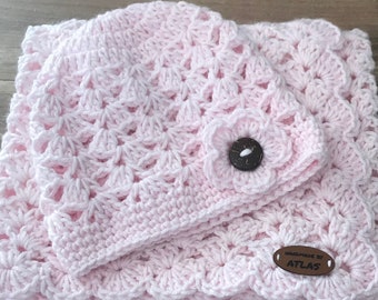 Handmade crochet baby blanket baby pink