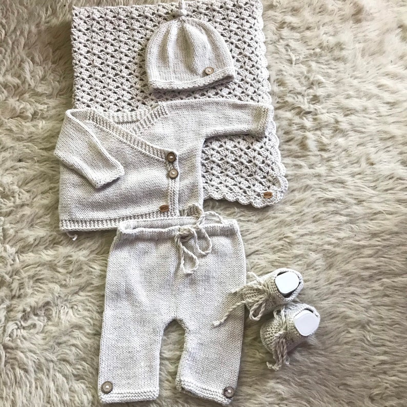 newborn knitted set with blanket