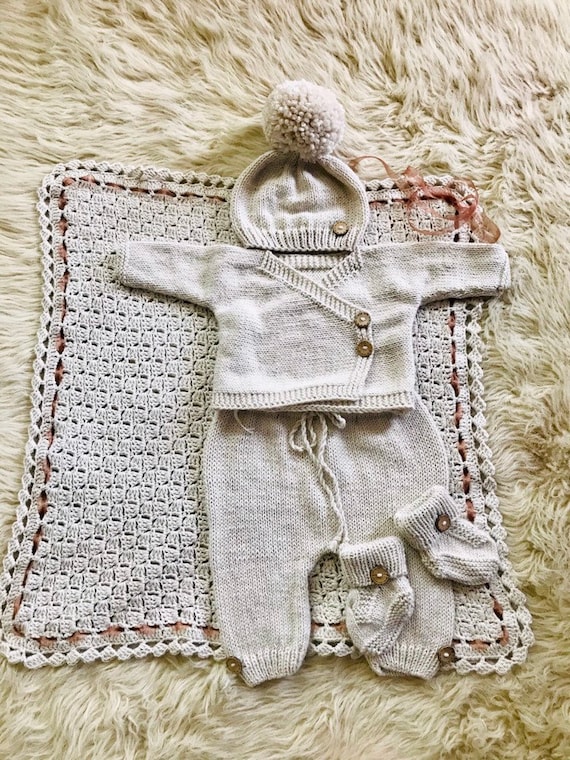 knitted newborn coming home outfit