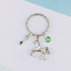 Llavero de caballo personalizado, Inicial y piedra de nacimiento, Regalo personalizado, Accesorio ecuestre, Regalo de equitación equina para amigo, Escuela de equitación, Plata