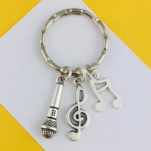 Musik Schlüsselanhänger, personalisierte Geschenk, Musiker Geschenk, Einweihungsparty Geschenk, Freund Geschenk, Freundin Verlobte Geburtstagsgeschenk für Bruder