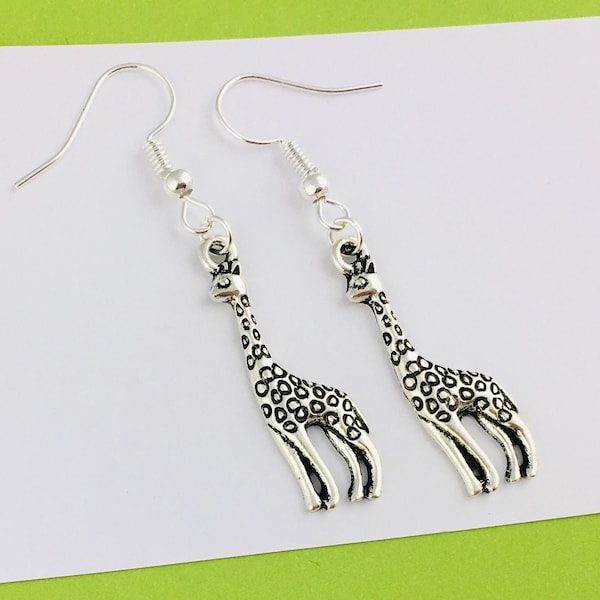 Boucles d’oreilles girafe, argent plaqué argent ou argent sterling, bijoux girafe, cadeau pour petite amie, boucles d’oreilles pour animaux, bijoux safari, cadeau mignon girafe