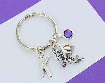 Sleutelhanger draken, gepersonaliseerd cadeau, eerste bedel en geboortesteenkristal Fantasy-sleutelhanger Aangepast cadeau voor haar, sprookjescadeau voor vriendin