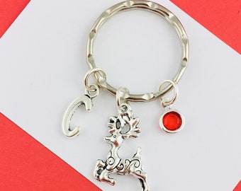 Gepersonaliseerde rendiersleutelhanger met initiaal en geboortesteenkristal, kerstsleutelhanger, kerstsleutelhanger, feestelijk accessoire, wintercadeau