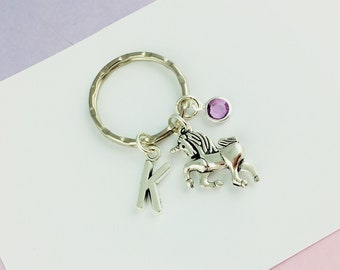 Gepersonaliseerde eenhoornsleutelhanger met initiële charme en geboortesteenkristal, eenhoornsleutelhanger, fantasiesleutelhanger, eenhoorncadeau voor haar, kawaiicadeau