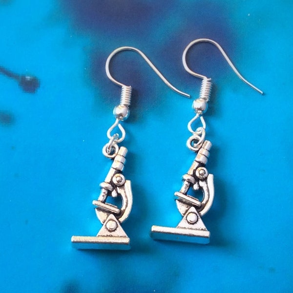 Boucles d’oreilles scientifiques, Boucles d’oreilles de microscope, Bijoux de science Bijoux Microscope, Cadeau de scientifique, Cadeau de science, Cadeau de professeur de biologie secret père Noël