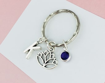 Sleutelhanger lotusbloem, gepersonaliseerde geschenken, eerste charme, geboortesteenkristal, botanische bloemen verjaardagscadeau voor haar hem, yogacadeau zus