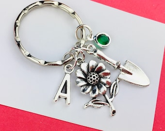 Personalised Gardening Keyring, Botanical Keychain, Spade and Flower Gift for gardener, Garden lover gift for nature plant lady mom mum gift