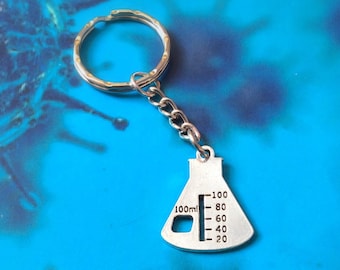 Sleutelhanger beker, erlenmeyer sleutelhanger, wetenschappelijk cadeau voor wetenschapper, cadeau wetenschappelijk leraar, afstudeercadeau scheikunde, leraar scheikunde