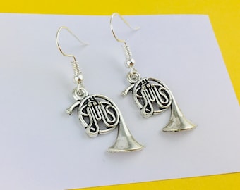 Oorbellen hoorn, muzieksieraden, koperen instrument cadeau, muzikaal minnaar cadeau voor haar, vriendin vrouw dochter zus verjaardagscadeau