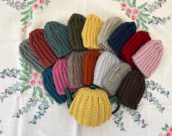 Tea cosy, pure wool, 2 cup teapot. Hand knitted. Traditional style.