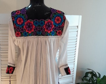 Vintage Cotton Ethnic Top / 34 Sleeves / EMBROIDEREY / M