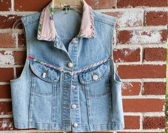 Vintage 80s Cropped Cotton Denim Vest New Wave /Pink Trim / Great BUTTONS /  S/M