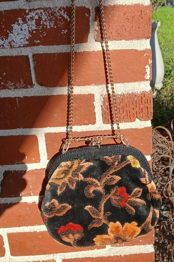 Vintage 60s/ 70s Flower Power Carpet Bag /Adjustable gold Chain / MOD