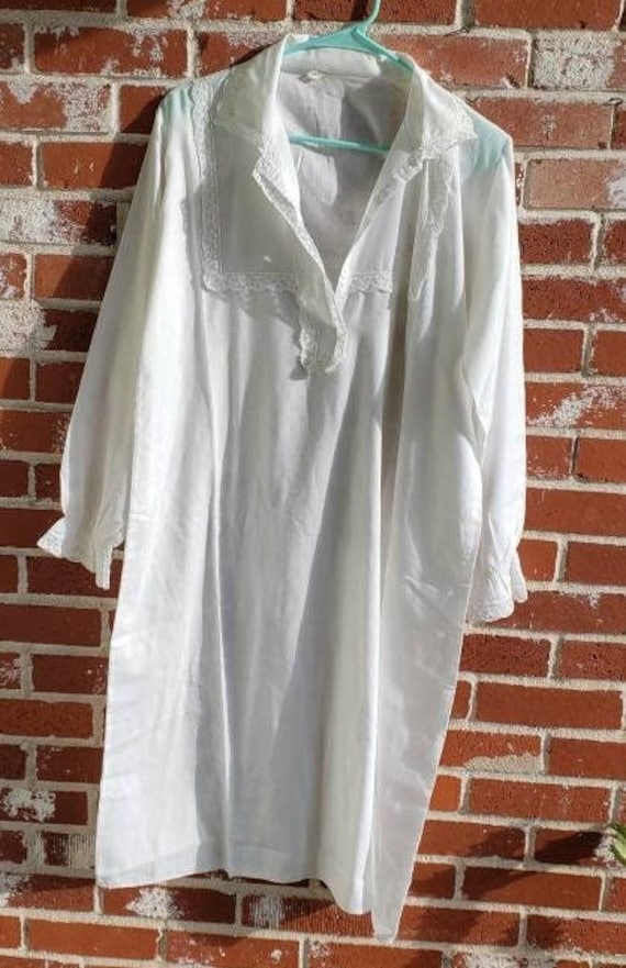 Vintage 70s White Cotton Nightshirt/Nightgown Lac… - image 1